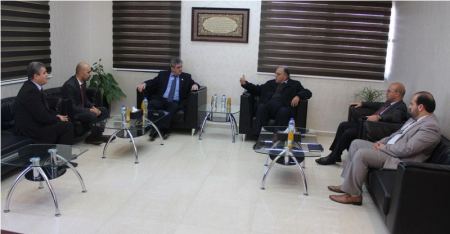بحث سبل التعاون بين الجامعة العربية الأمريكية والبنك الإسلامي الفلسطيني